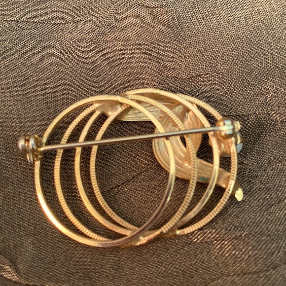 Vintage Four Ring Goldtone Circle Pin with Pearl - Picture 2 of 5